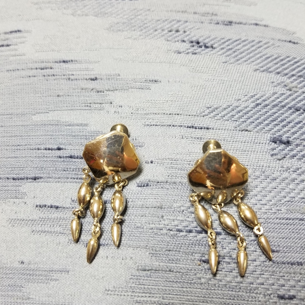 Earring - Picture 4 of 8